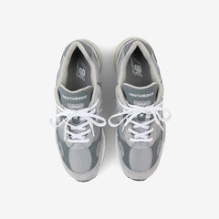 992