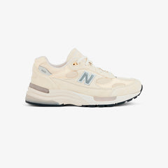 992