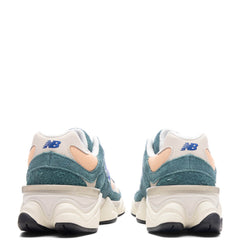 9060 (GS) - New Spruce/Peach Blossom/Team Royal