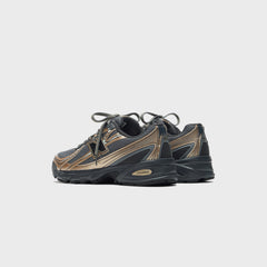 New Balance 740 - Black / Black Cement / Castlerock