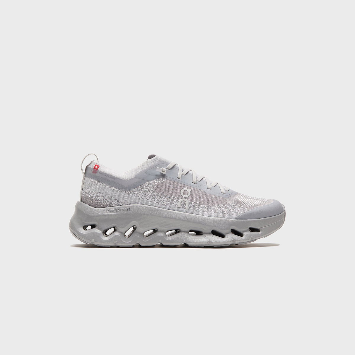 On Running WMNS Cloudtilt Moon - Wolf / Alloy