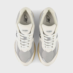 New Balance 2002R - Linen / Rain Cloud / Black Cement